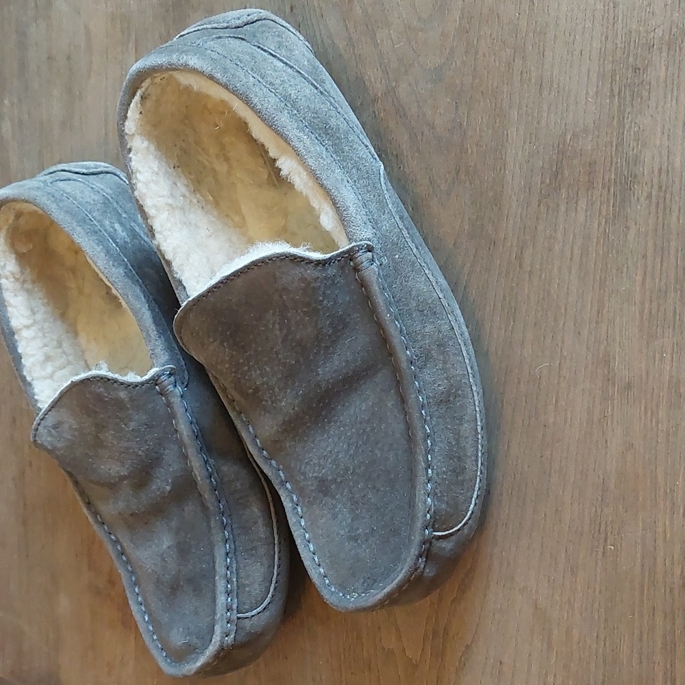UGG Slippers - Picture 10 of 15